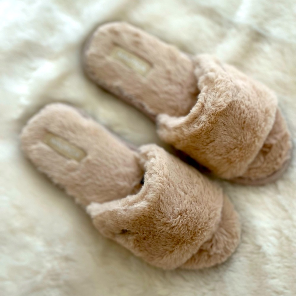 Nautica size 6 slippers